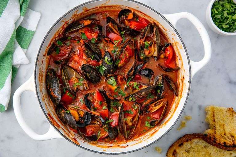 Musselswith Tomatoes and Garlic